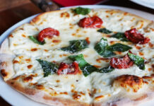 Sådan laver du den perfekte pizza på grillen Den perfekte pizza på grillen