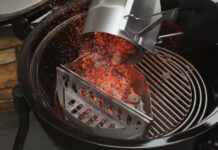 Weber kulgrill – hvorfor er de så populære? Weber kuglegrill hvor der hælles kul fra en grillstarter